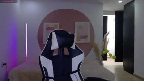 eliiih_ online show from 05/17/26, 07:54