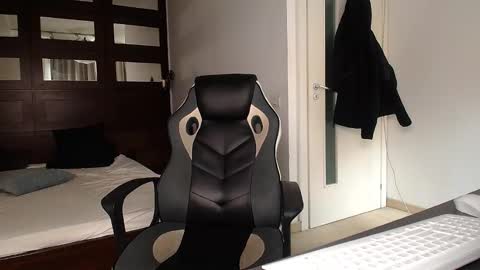 ElijahThorne online show from 02/20/26, 08:05