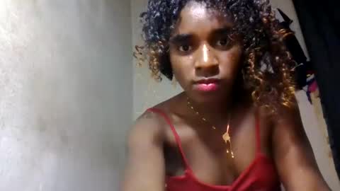 Snapshot of elina981 chatting on 05/25/26, 02:45 elina981 online show from 05/25/26, 02:45