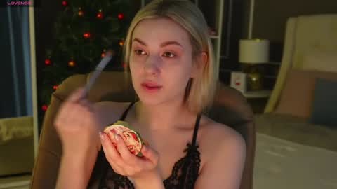 Snapshot of elina_nortas chatting on 12/21/24, 01:15 Elina online show from 12/21/24, 01:15