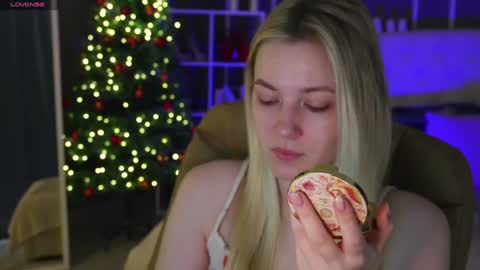 Snapshot of elina_nortas chatting on 01/12/25, 01:00 Elina online show from 01/12/25, 01:00