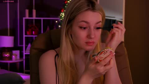 Snapshot of elina_nortas chatting on 01/14/25, 01:15 Elina online show from 01/14/25, 01:15