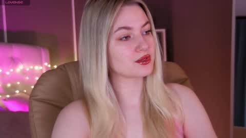 Snapshot of elina_nortas chatting on 02/11/25, 01:20 Elina online show from 02/11/25, 01:20