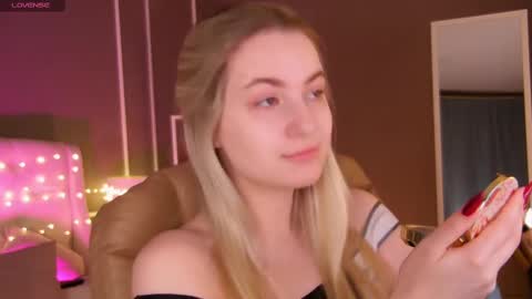 Snapshot of elina_nortas chatting on 02/18/25, 01:21 Elina online show from 02/18/25, 01:21