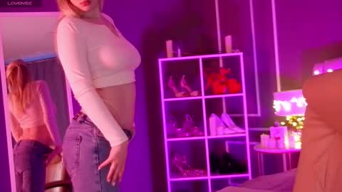 Snapshot of elina_nortas chatting on 03/12/25, 01:14 Elina online show from 03/12/25, 01:14