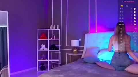 Snapshot of elina_nortas chatting on 09/24/25, 01:42 Elina online show from 09/24/25, 01:42