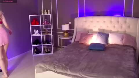 Snapshot of elina_nortas chatting on 10/07/25, 01:36 Elina online show from 10/07/25, 01:36