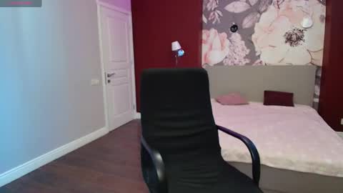 ElinaMils online show from 04/26/26, 06:44
