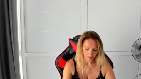 Snapshot of elinarosee chatting on 07/03/26, 07:15 Milena online show from 07/03/26, 07:15