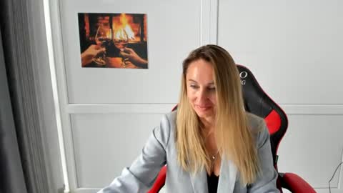 Snapshot of elinarosee chatting on 07/28/26, 11:17 Milena online show from 07/28/26, 11:17
