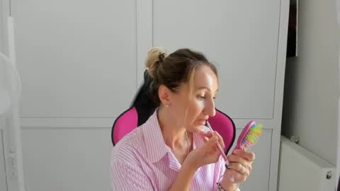 Snapshot of elinarosee chatting on 07/29/26, 06:55 Milena online show from 07/29/26, 06:55