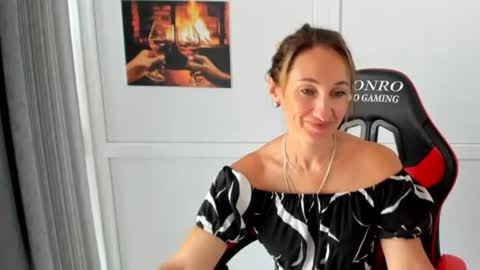 Snapshot of elinarosee chatting on 08/05/26, 06:38 Milena online show from 08/05/26, 06:38