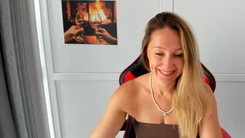 Snapshot of elinarosee chatting on 08/06/26, 06:59 Milena online show from 08/06/26, 06:59