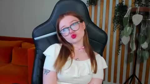 elinavale online show from 06/16/26, 05:43