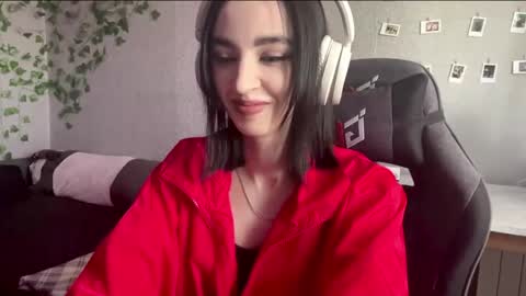 Snapshot of elinorashfield chatting on 05/07/26, 07:47 Milica online show from 05/07/26, 07:47