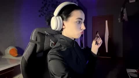 Snapshot of elinorashfield chatting on 05/11/26, 07:14 Milica online show from 05/11/26, 07:14