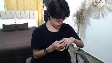 Snapshot of elio_collem chatting on 11/11/25, 08:25 ELIO online show from 11/11/25, 08:25