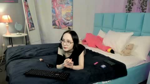 Snapshot of elira_vane chatting on 05/10/26, 11:04 Elira Vane online show from 05/10/26, 11:04