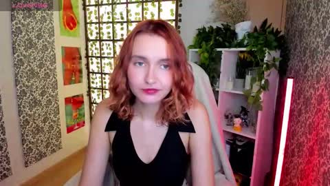 Snapshot of elis_cherry chatting on 09/17/25, 02:35 Elis  online show from 09/17/25, 02:35