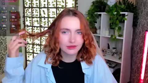Snapshot of elis_cherry chatting on 10/21/25, 02:01 Elis  online show from 10/21/25, 02:01