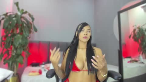 Elisa online show from 02/22/25, 08:42