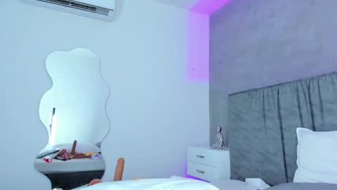 Elisa online show from 03/05/25, 11:05