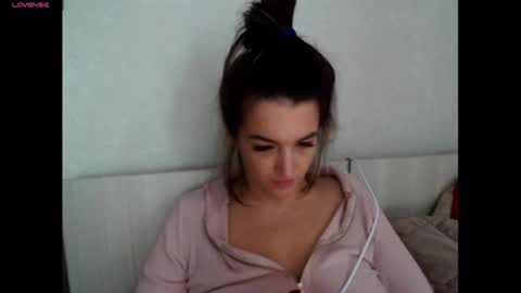 elisa_dove208 online show from 10/15/25, 05:18