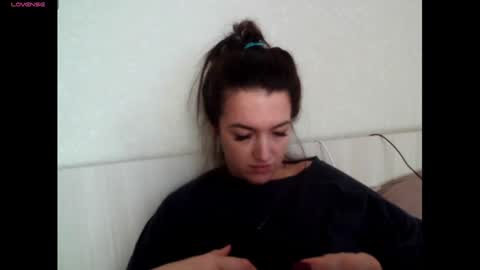 elisa_dove208 online show from 10/22/25, 05:30