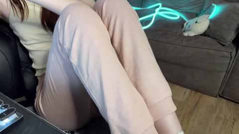 Snapshot of elisa_north chatting on 03/06/25, 04:28 Elisa North online show from 03/06/25, 04:28