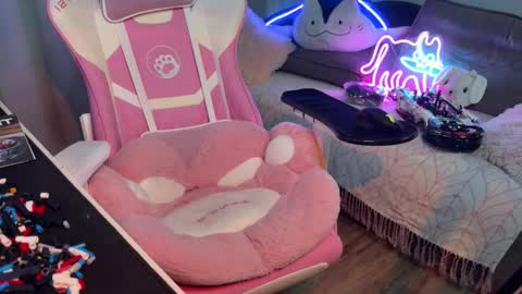 Snapshot of elisa_north chatting on 10/13/25, 01:44 Elisa North online show from 10/13/25, 01:44