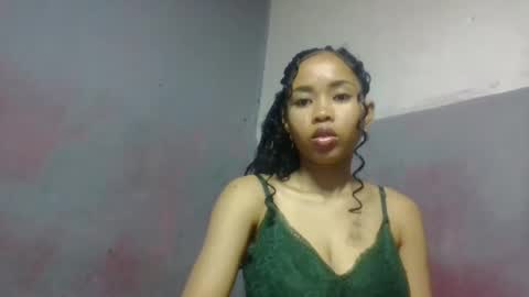 Snapshot of elisabethee chatting on 04/17/26, 10:35 elisabethee online show from 04/17/26, 10:35