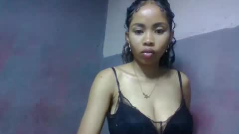 Snapshot of elisabethee chatting on 04/21/26, 02:51 elisabethee online show from 04/21/26, 02:51