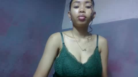 Snapshot of elisabethee chatting on 04/23/26, 12:01 elisabethee online show from 04/23/26, 12:01