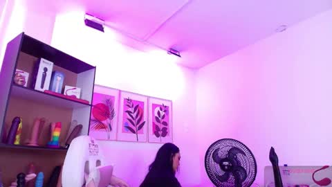 Elisce cloud online show from 11/15/25, 12:02