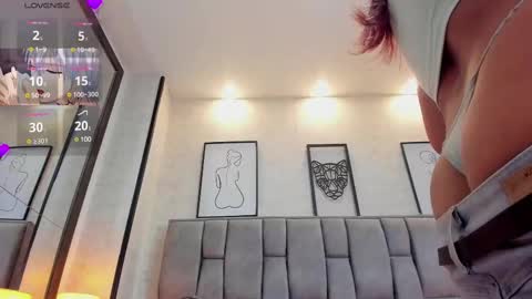 Snapshot of elise_leyton chatting on 02/18/25, 03:54 ELISE LEYTON online show from 02/18/25, 03:54