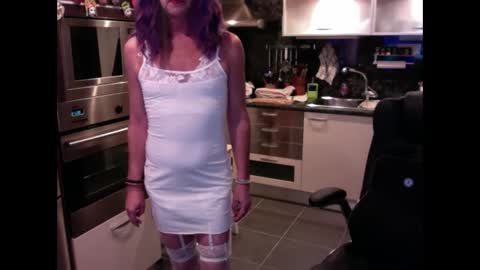 Snapshot of elise_tv chatting on 12/07/24, 08:27 Barbie online show from 12/07/24, 08:27