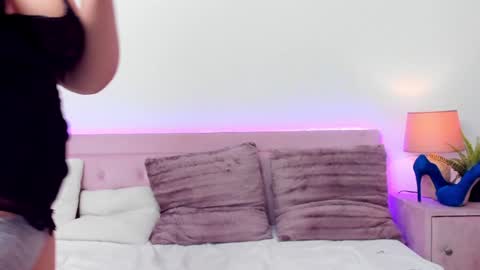  Elise  online show from 02/04/25, 06:38