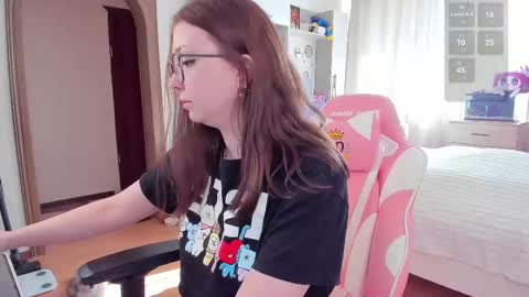 Snapshot of elisejays chatting on 02/23/25, 10:17 Elise    online show from 02/23/25, 10:17