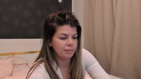 Snapshot of elisetyler89 chatting on 04/17/26, 07:28 Elly online show from 04/17/26, 07:28