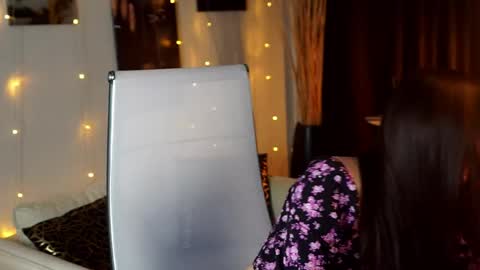 Snapshot of elisonavergarden chatting on 05/19/26, 10:10 Elison online show from 05/19/26, 10:10