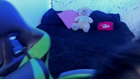 Snapshot of elissa_iris chatting on 04/19/26, 01:49 E L I S S A online show from 04/19/26, 01:49