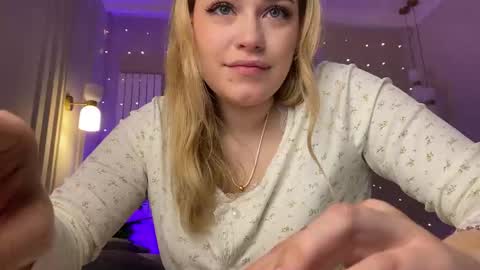 Snapshot of elixiirr chatting on 02/21/26, 10:44 Stephanie online show from 02/21/26, 10:44