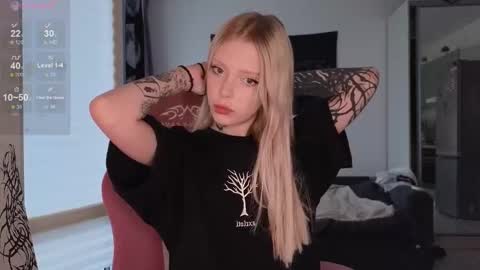 Elizabeth online show from 10/31/25, 12:50