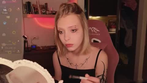 Elizabeth online show from 11/27/25, 01:24