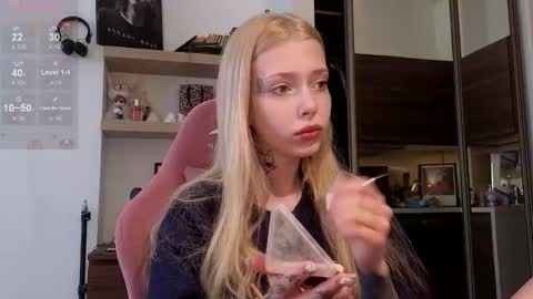 Snapshot of eliza_sadcat chatting on 02/19/26, 10:33 Elizabeth online show from 02/19/26, 10:33