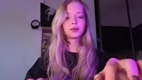 Snapshot of eliza_sadcat chatting on 03/06/26, 02:24 Elizabeth online show from 03/06/26, 02:24