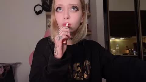 Snapshot of eliza_sadcat chatting on 03/11/26, 06:36 Elizabeth online show from 03/11/26, 06:36