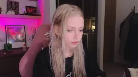 Snapshot of eliza_sadcat chatting on 03/13/26, 04:24 Elizabeth online show from 03/13/26, 04:24