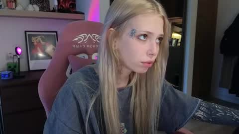 Snapshot of eliza_sadcat chatting on 03/16/26, 01:48 Elizabeth online show from 03/16/26, 01:48