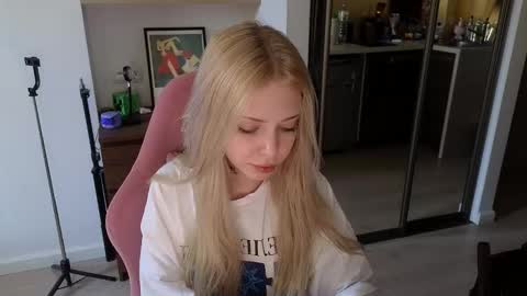 Snapshot of eliza_sadcat chatting on 03/18/26, 10:51 Elizabeth online show from 03/18/26, 10:51